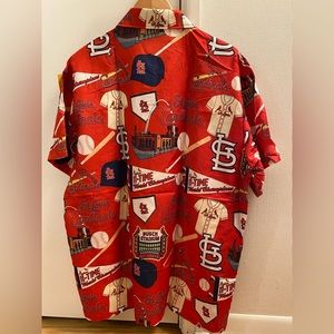 Men's St. Louis Cardinals light weight shirt.